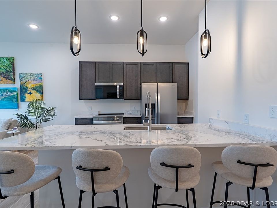 1st image of 700 Pershing Dr #106