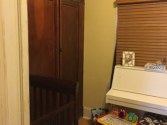 5th image of 515 E 12th St