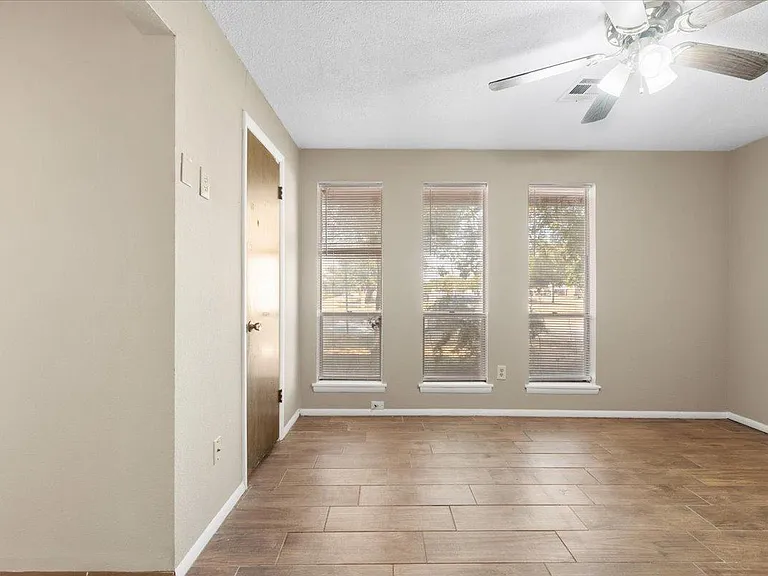 2005 Julie Dr — Photo 8