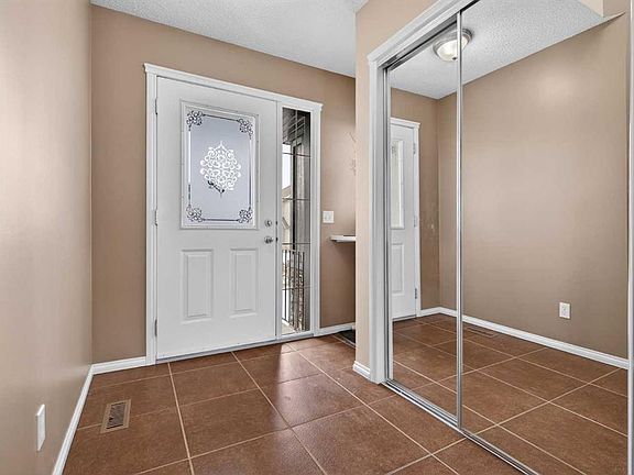 3rd image of 7 N Cougar Ridge Bay SW