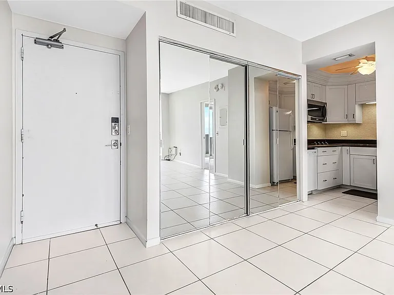 140 Seaview Ct #1504 — Photo 7