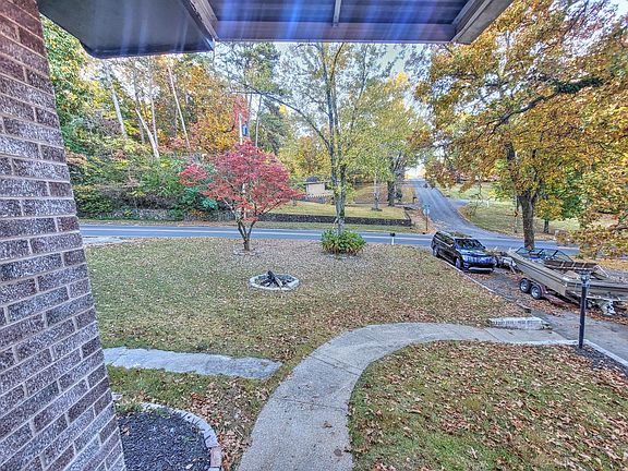 2nd image of 220 W Crest Rd