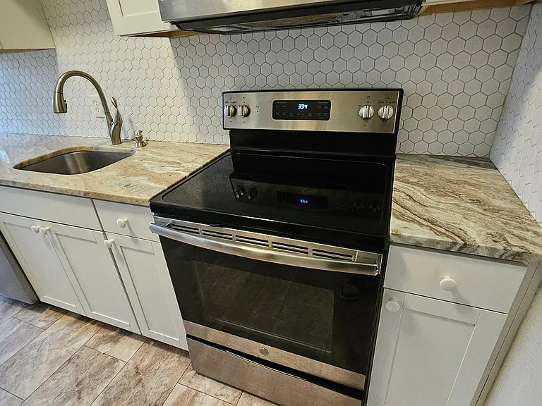 2115 Glenwood Ln — Photo 29