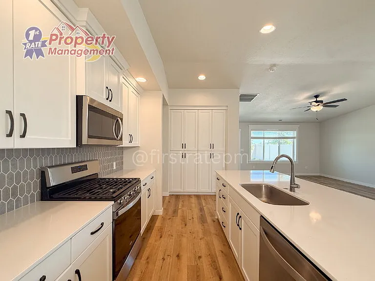 4186 S Solaris Ave — Photo 11