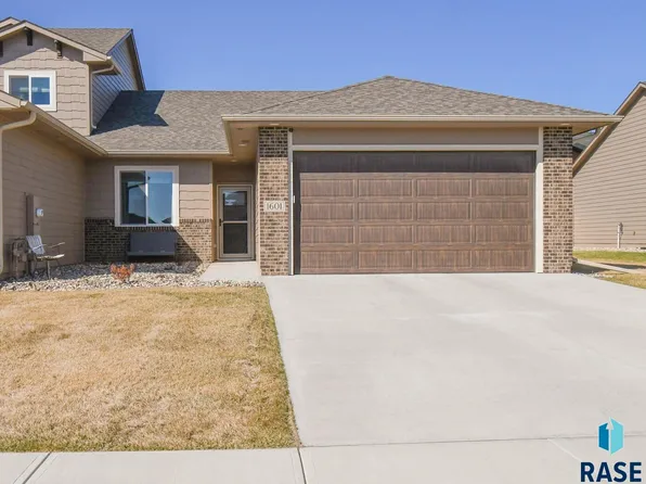 1601 S Meadowland Ave, Sioux Falls, SD 57106