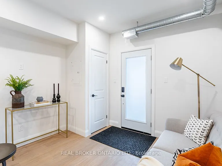 113 Catharine St N #1 — Photo 9