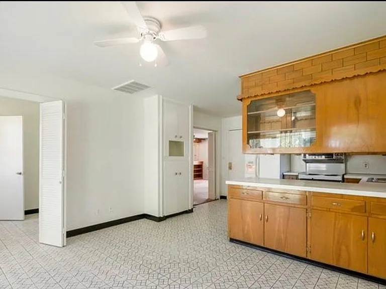 4827 S Waco Ave — Photo 6