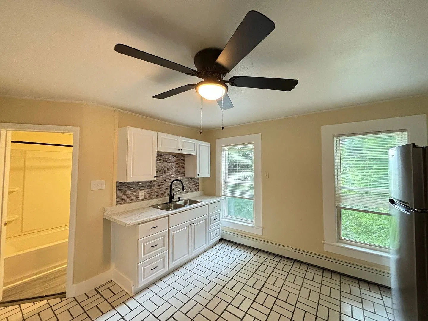 2 bed, 1.0 bath, 600 sqft, $1,595 — Photo 4