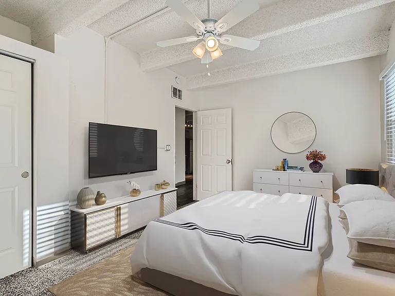Julian Square Apartments — Photo 10