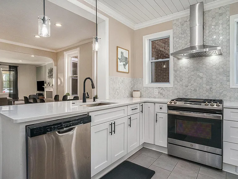 351 Washington Ave — Photo 13