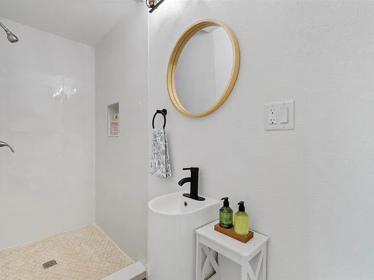 2402 W Cypress St — Photo 17