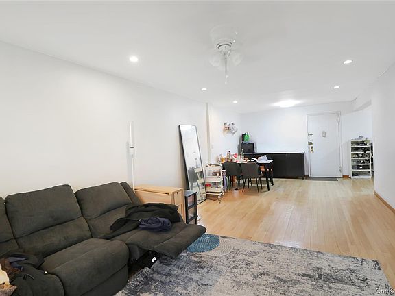 5th image of 4125 Kissena Boulevard #2T