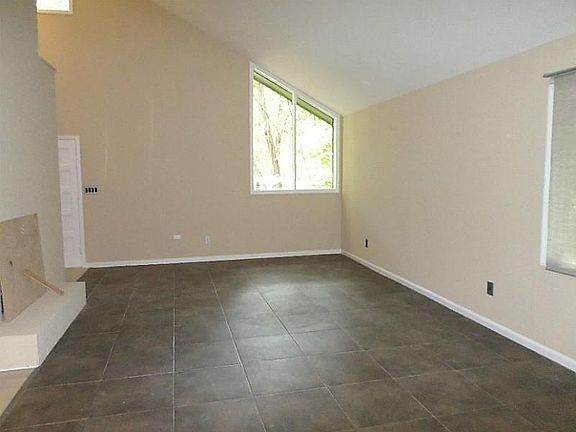 5th image of 3649 Victoria Dr