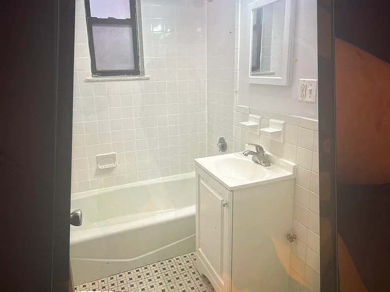 45-48 42nd St #1E — Photo 8