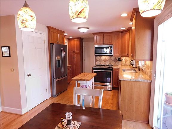 5th image of 15 Aconbury Dr