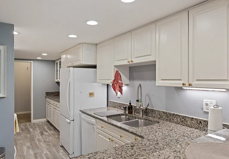 15512 Country Club Dr #B33 — Photo 10