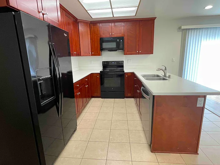 Kitchen. All electric appliances.