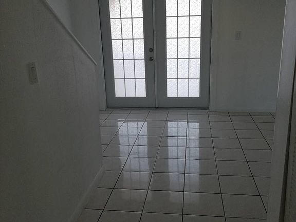 5th image of 610 SW 114th Ave APT 2