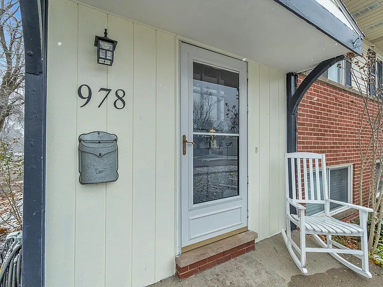 978 Panorama Dr — Photo 3