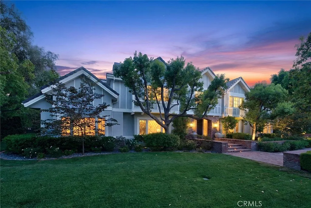 6 bed, 6.5 bath, 8621 sqft, $35,000 — Photo 3
