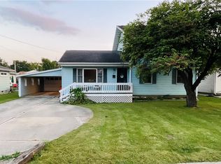 2 Parkway Dr, Sullivan, IL 61951