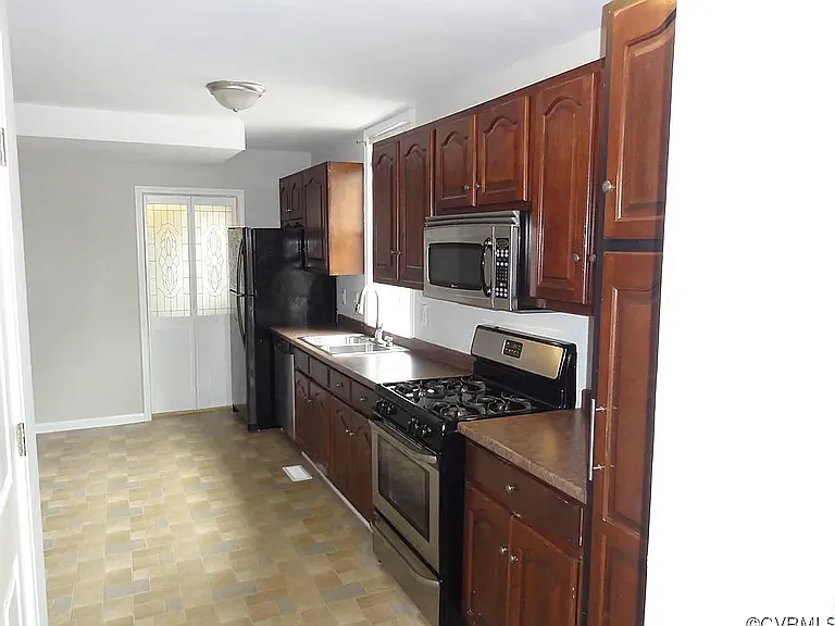 2512 E Leigh St — Photo 9