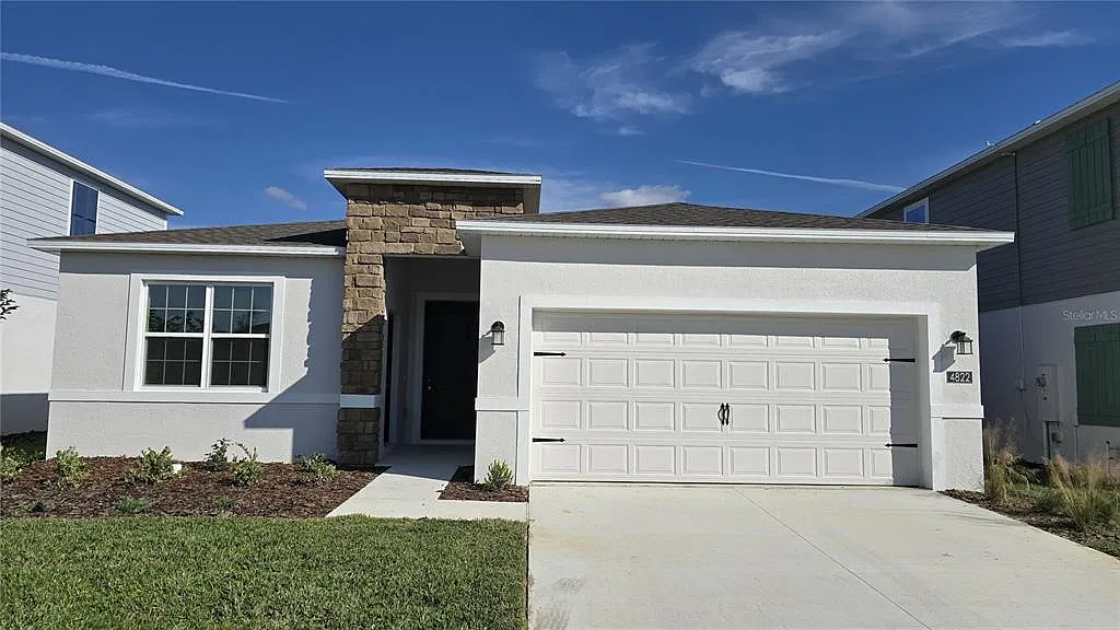 4 bed, 2.0 bath, 2108 sqft, $2,250 — Photo 1