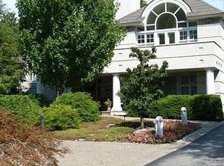 412 Lakeside Rd, Birmingham, MI 48009