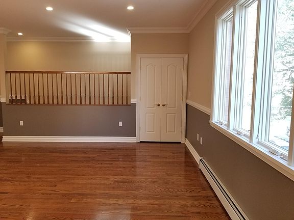 4th image of 90 Bay 28th St #2