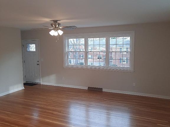 5th image of 406 Parkwood Ln