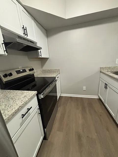 847 South Lake Park Avenue - 34-W — Photo 4