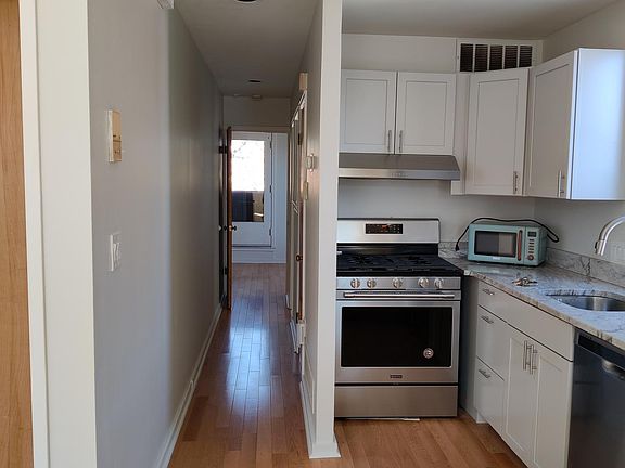 3rd image of 888 N 26th St #3