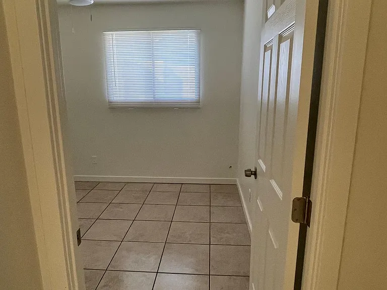 5418 W Windsor Ave — Photo 4