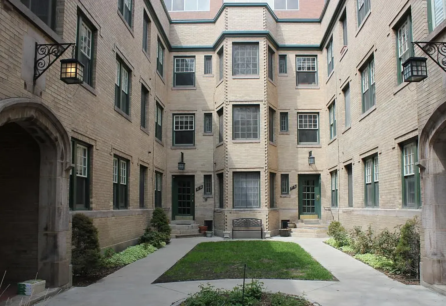 1 bed, 733 sqft, $1,200 — Photo 2