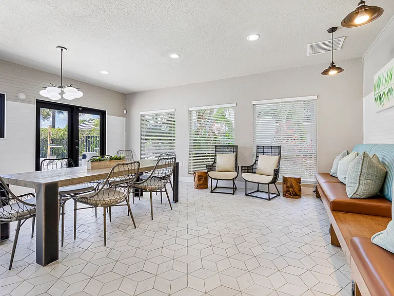 Centro at Davie Apartments — Photo 17