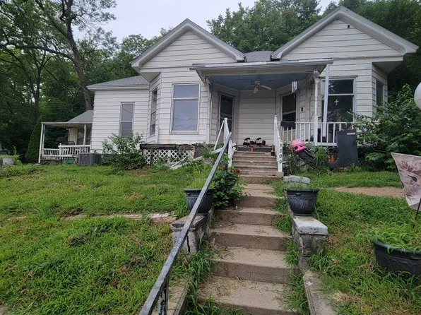 1203 Bluff St, Hamburg, IA 51640