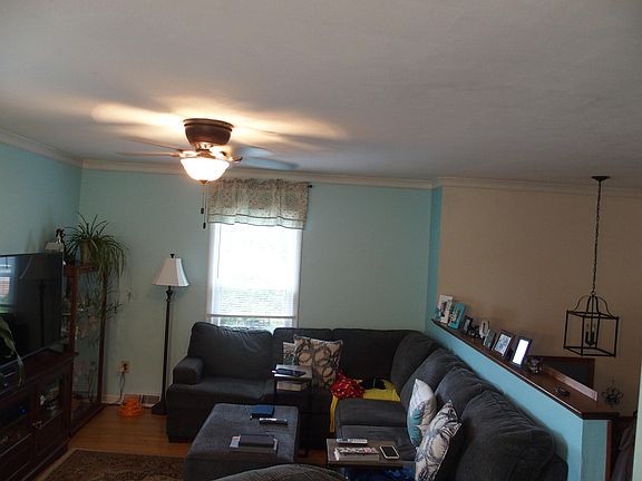 3rd image of 2935 Creekwood Dr
