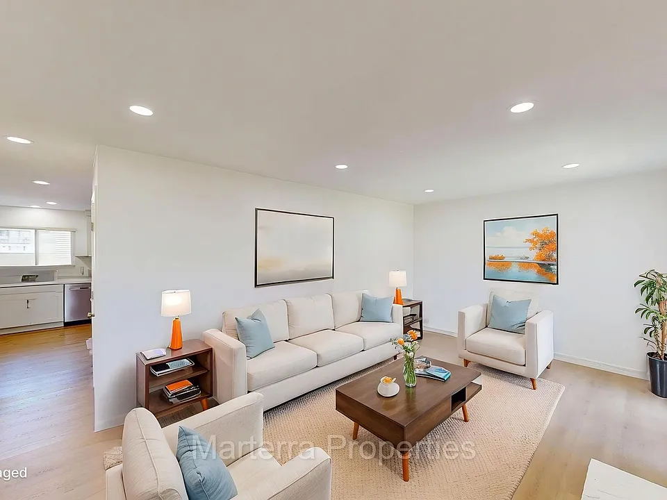 17755 La Rosa Ln