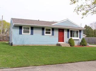 225 Jane Ellen Dr SE, Lowell, MI 49331
