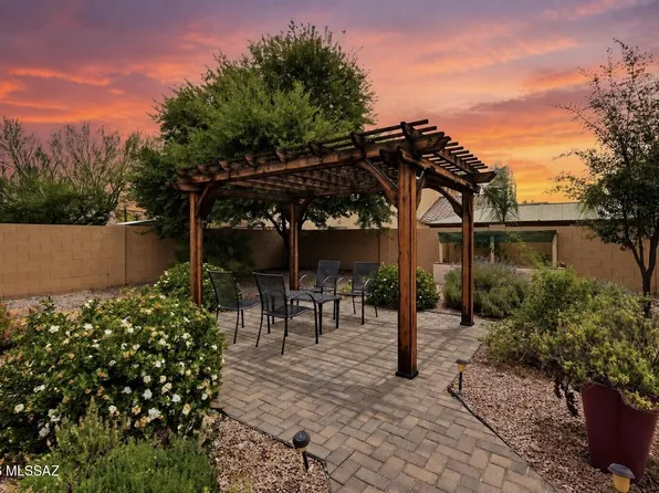 715 W Camino Curvitas, Sahuarita, AZ 85629
