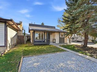 113 W Chappel Dr, Red Deer, AB T4P 2R7