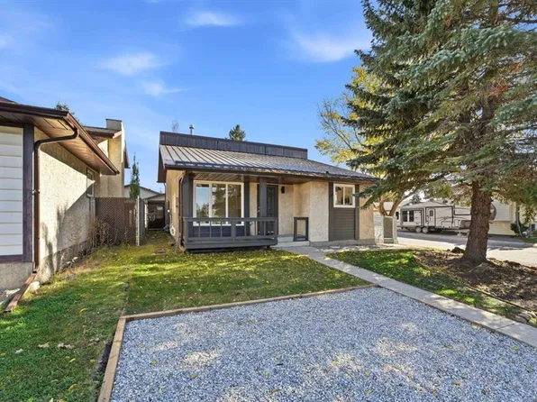 113 W Chappel Dr, Red Deer, AB T4P 2R7