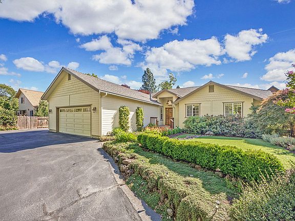 3rd image of 752 Capella Cir