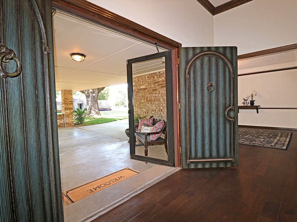 Entry & Porte Cochere