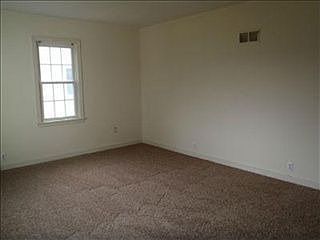 4th image of 715 N Ringold St