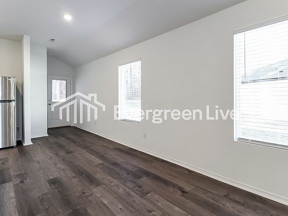 4th image of 240 Sarah Alyse Ln