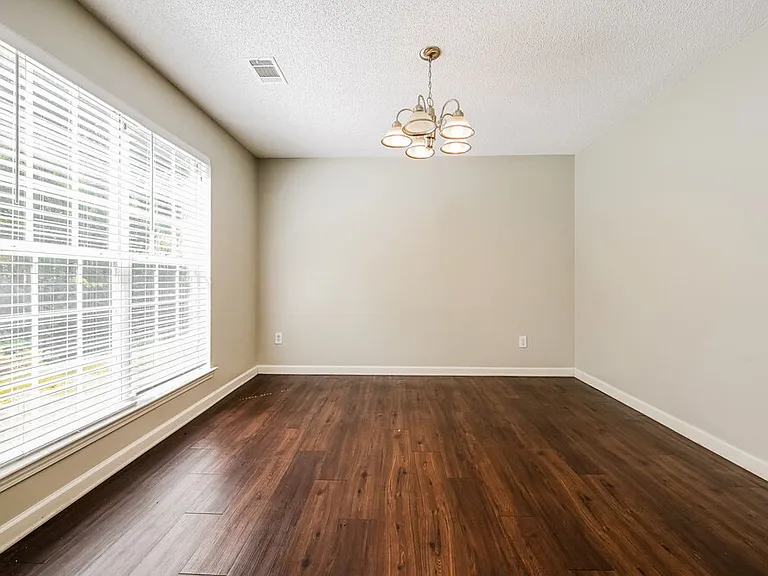 5028 Kens Ct — Photo 6