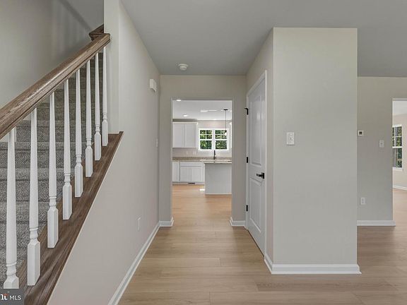 4th image of 211 Hogbin Rd