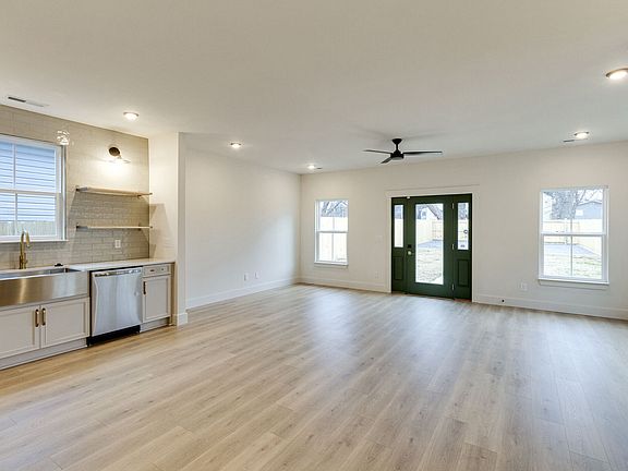 5th image of 122 Claiborne St