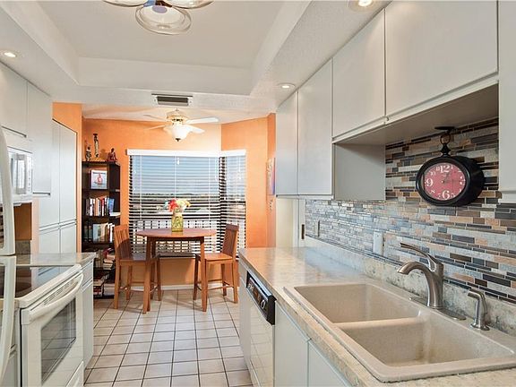 3rd image of 1316 Pasadena Ave S APT 605